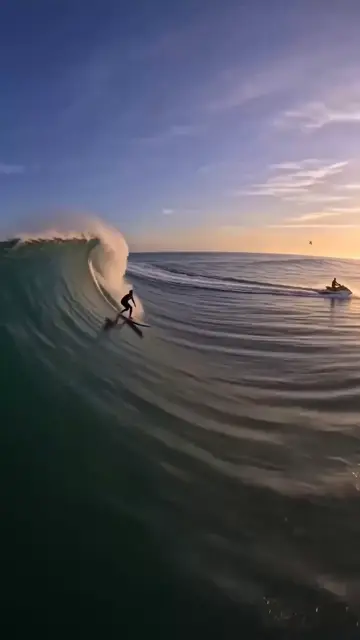 Big Wave Barrel Freeze