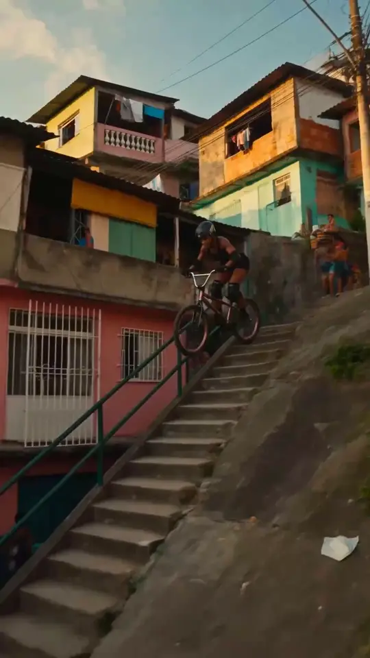 BMX Favela Brazilian Wall-Ride Extreme
