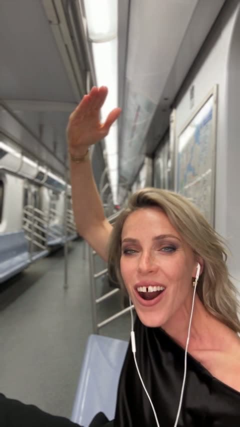 Ain’t No Mountain Subway Singing