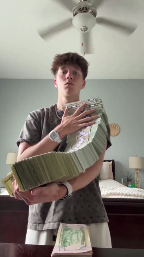 Money Stacks AI Clip